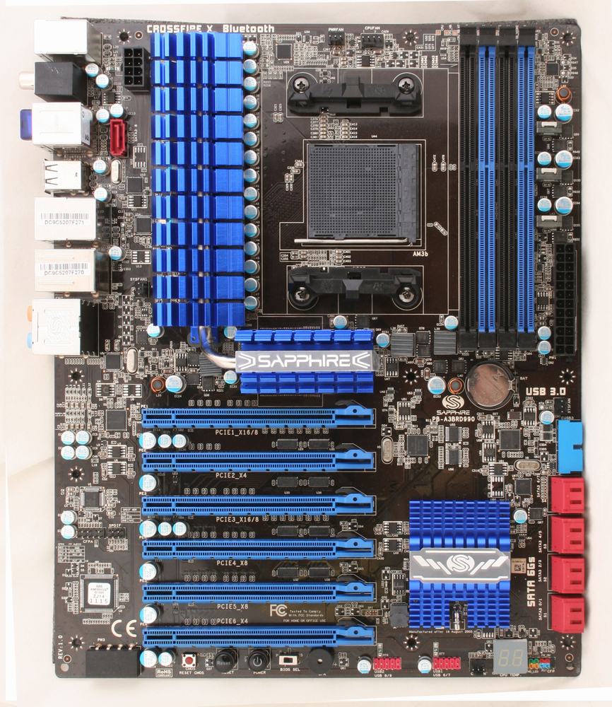 sapphire pure black 990f是一超频游戏玩家(发烧友)等级的主板,它在